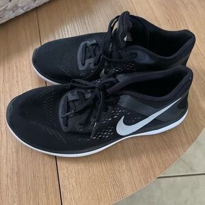 Nike Women’s Black and White Athletic Shoes